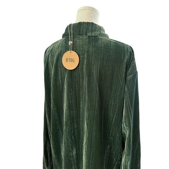 NEW Women's XL Green Crushed Velvet Soft Long Sleeve Casual Button-Up Top - Picture 4 of 5